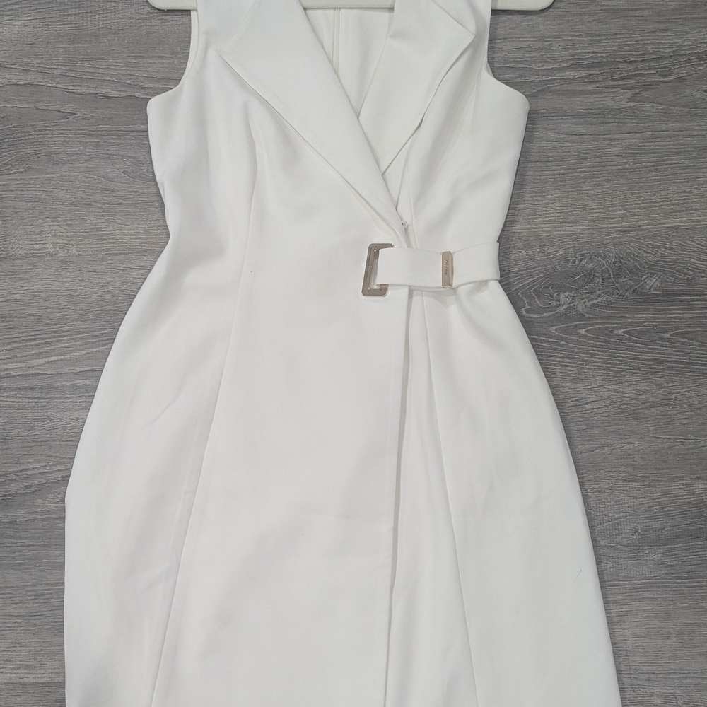 Elegant White Sleeveless Dress